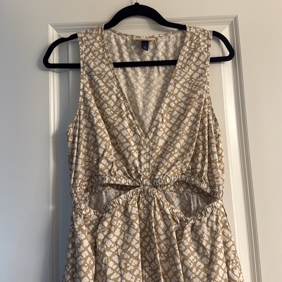 Universal Threads Dress - Picture 2 of 6